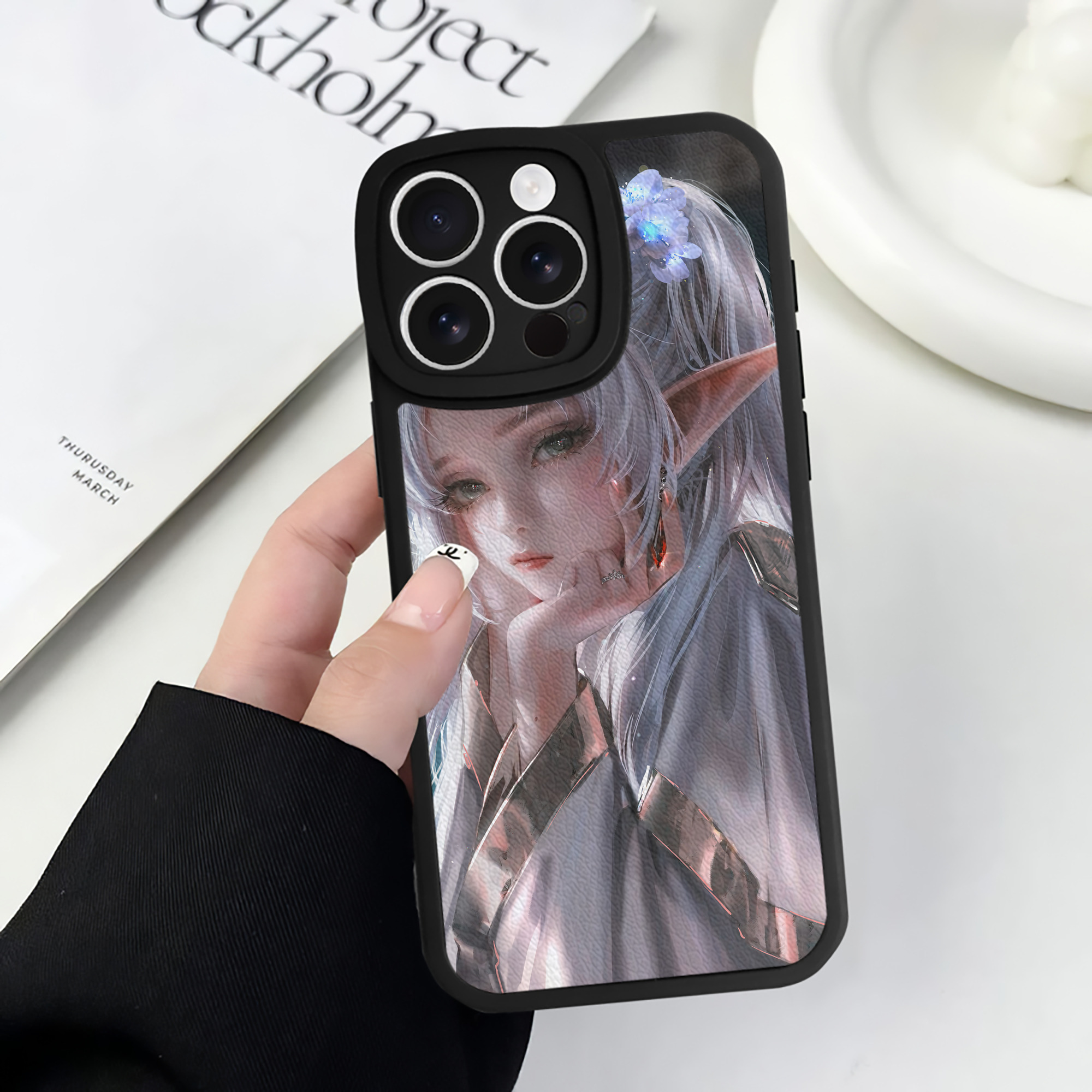 （画像用） 葬送のフリーレン Frieren 【iPhone 16シリーズ対応】シリコンスマホケース（レザー調） 材質：シリコン